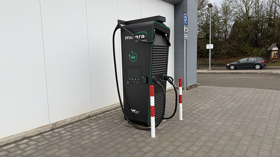 AB SOFORT IN KNITTLINGEN:<br>
Neue Ladestation bei der Minera-Tankstelle, Stuttgarter Straße 70